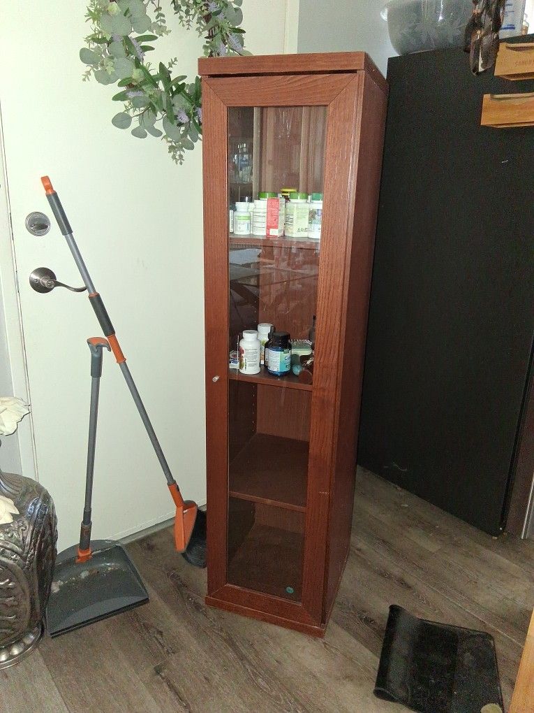 4 Shelf Curio Caninet/Books