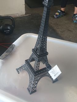 Eiffel Tower And Flower Buddle Decorations