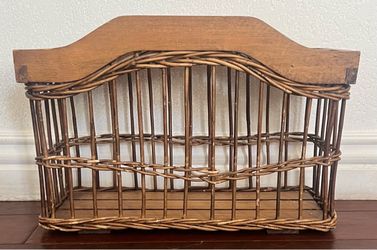 Wicker Magazine Rack with Wooden Handles – Rustic Basket Holder for Magazines, Books & Newspapers