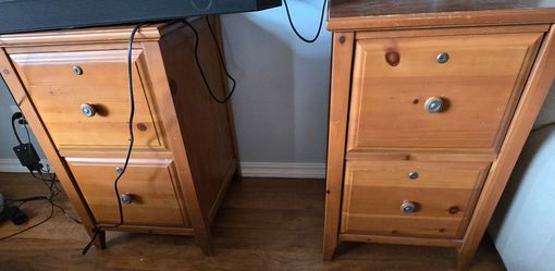 2 dressers nightstands with drawers