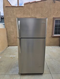 WARRANTY 3MONTHS 30X30X66 FRIGIDAIRE FRIDGE 18CUFT SILVER