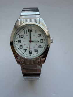 Silver-tone analog quartz wristwatch 