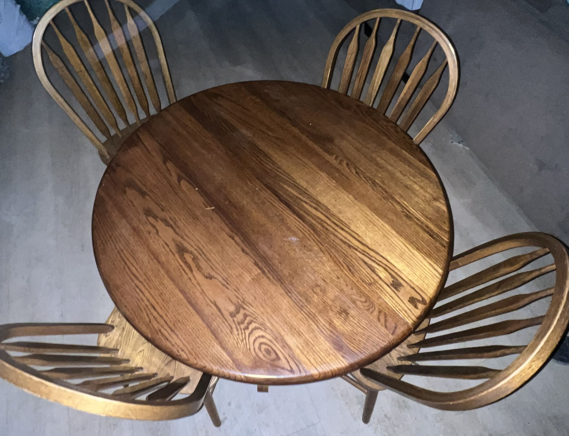 Round Table With 4 Chairs