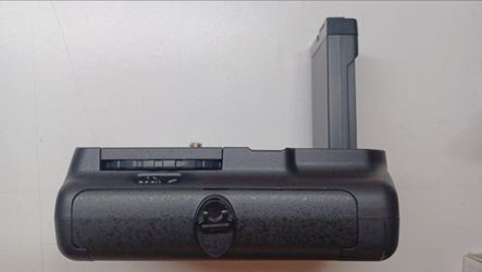 Nikon D3100 D5100 Battery Grip