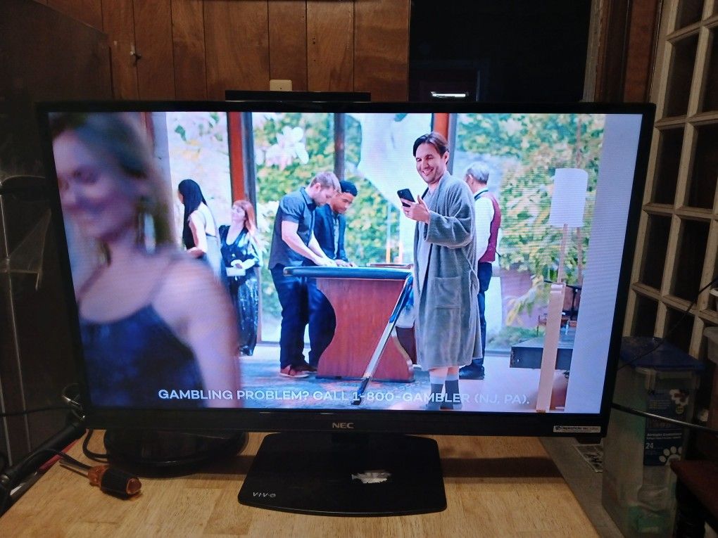 32-in NEC TV Plus Computer Monitor With All The Bells And Whistles $80