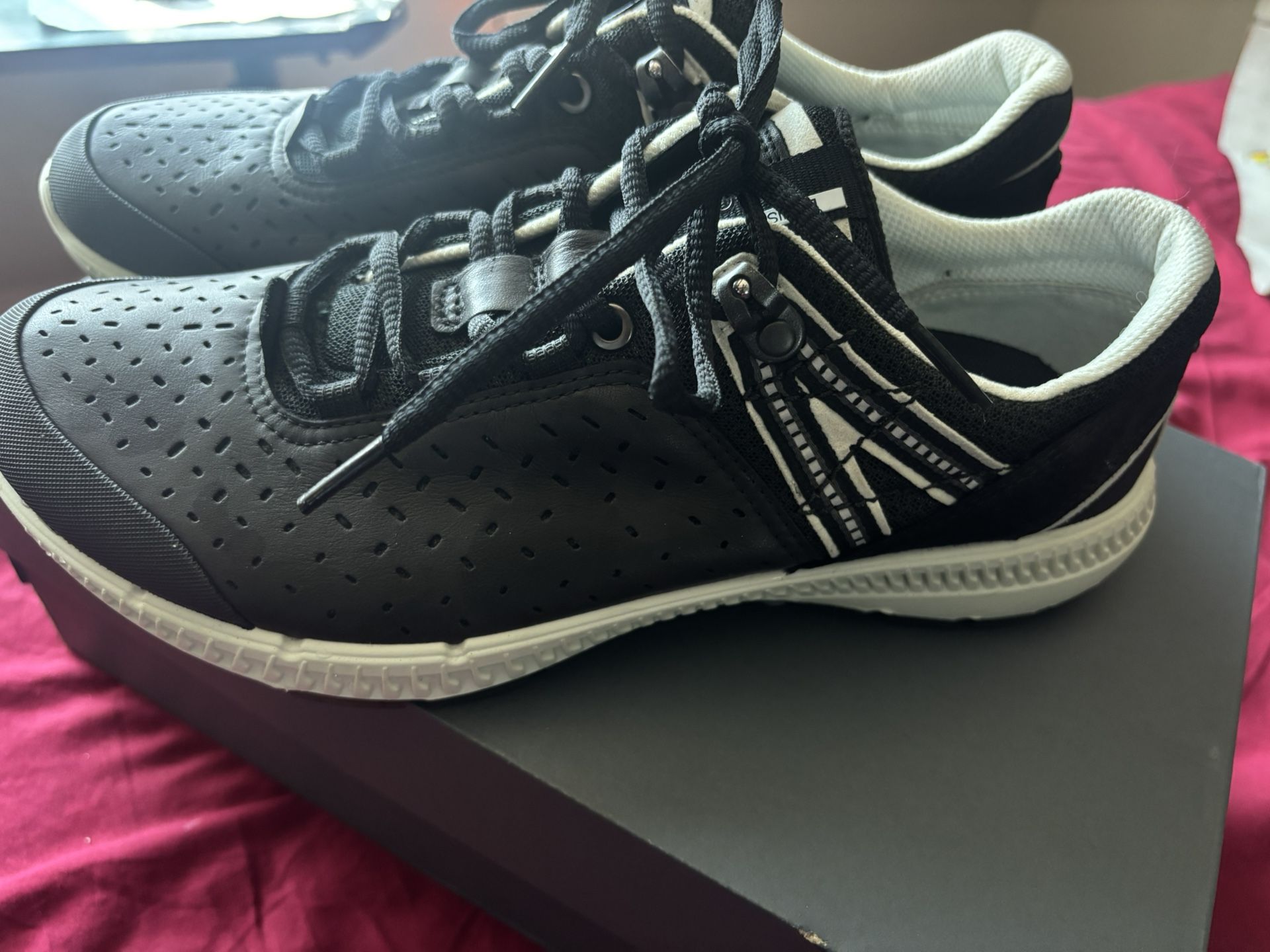 pair of ECCO Intrinsic TR black leather sneaker