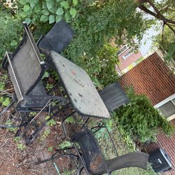 Patio set Glass- Worn 100 Bucks