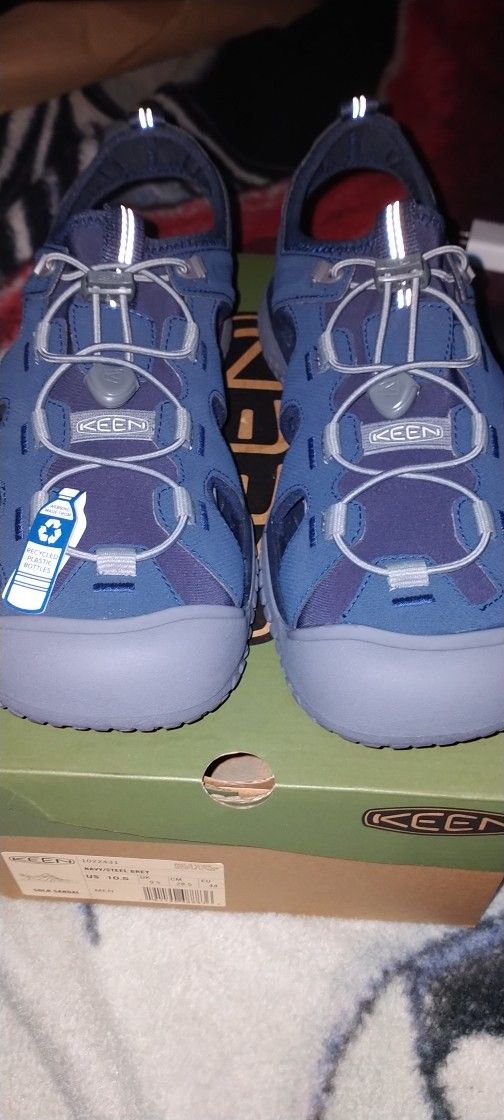 Keen  Solr Closed Toe Sandal  Size 10.5