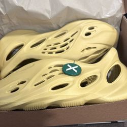 adidas Yeezy Foam RNNR Sulfur