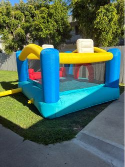 Inflatable bounce house
