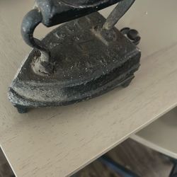 Antique Cast Iron Sad Iron 