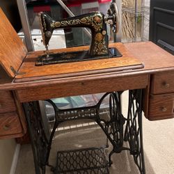 Vintage Singer Sewing Machine 