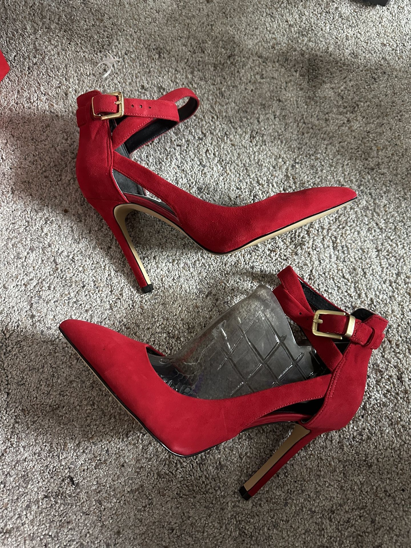 Guess Pointy Heels 7.5