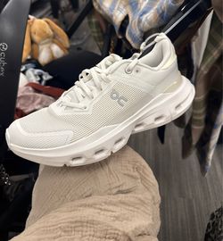 ON Cloud Sneakers – Women’s Size 8