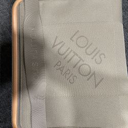 Authentic Louis Vuitton Geant Cross Body 