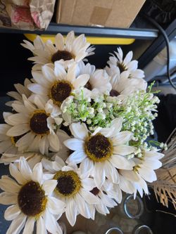 FREE - Sunflower Decor
