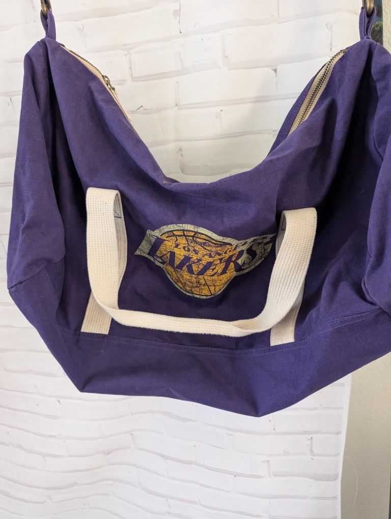Lakers Duffle Bag By Mitchell & New