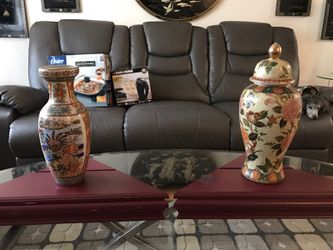 2 vase w/stand make offer