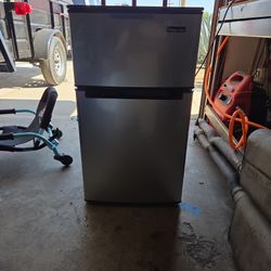 Magic chef Mini fridge
