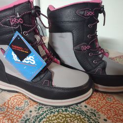 Brand New Girl's Totes Snow Boots Youth Size 5- Pottstown 