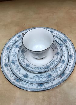 Very Pretty - 6 sets of Noritake Blue China 4 Piece Place Settings