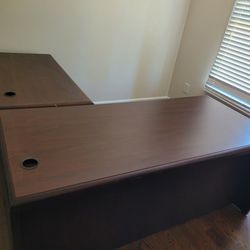 Used L shapedUsed L shaped desk with functional drawers. AS IS. You pick up.