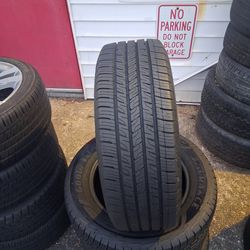Set of 4 good year tires 215/60/16
