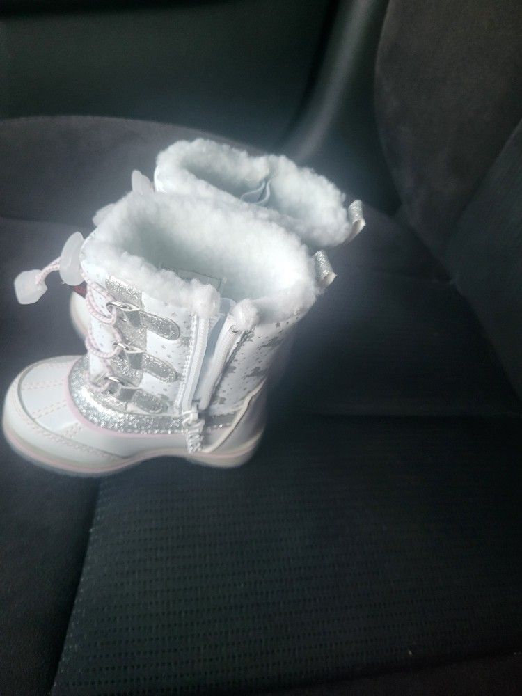 Carter's Snow Boots Size 5