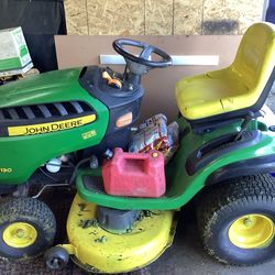 John Deere  D130 riding mower