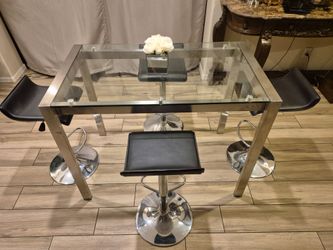Beautiful Set High Table With 4 Adjustables bar stools Exelent Condition