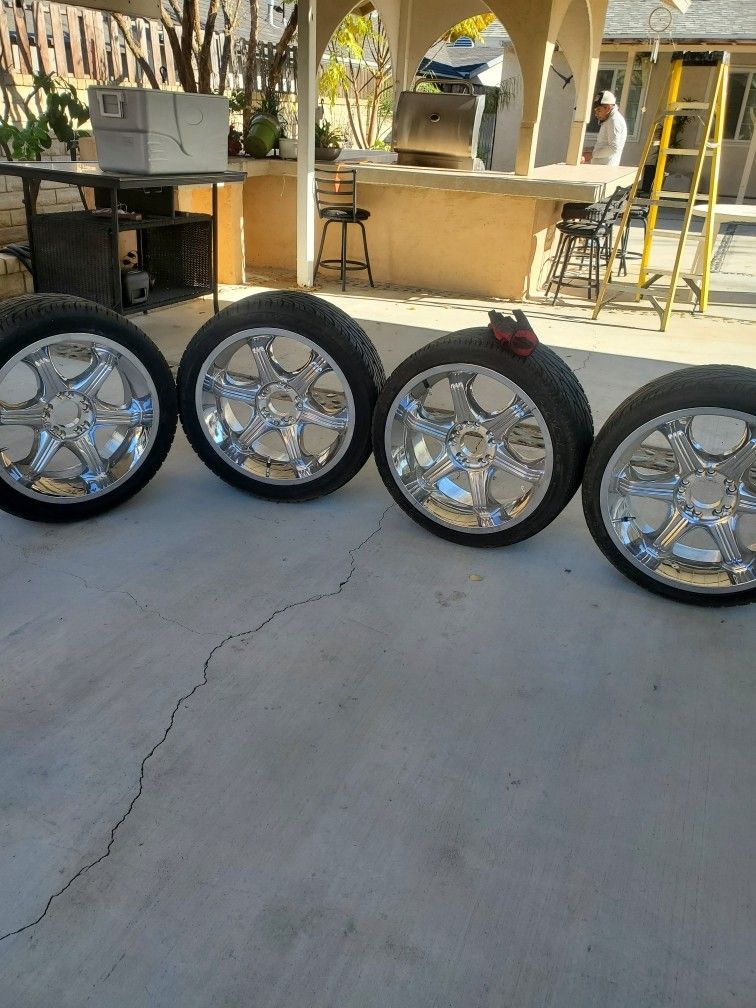 vendo rines 20 para chevy de Cinco ollos