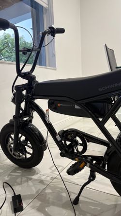Shwinn hurricane e bike (barely used) Dm for price