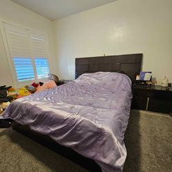 Bedroom furniture set