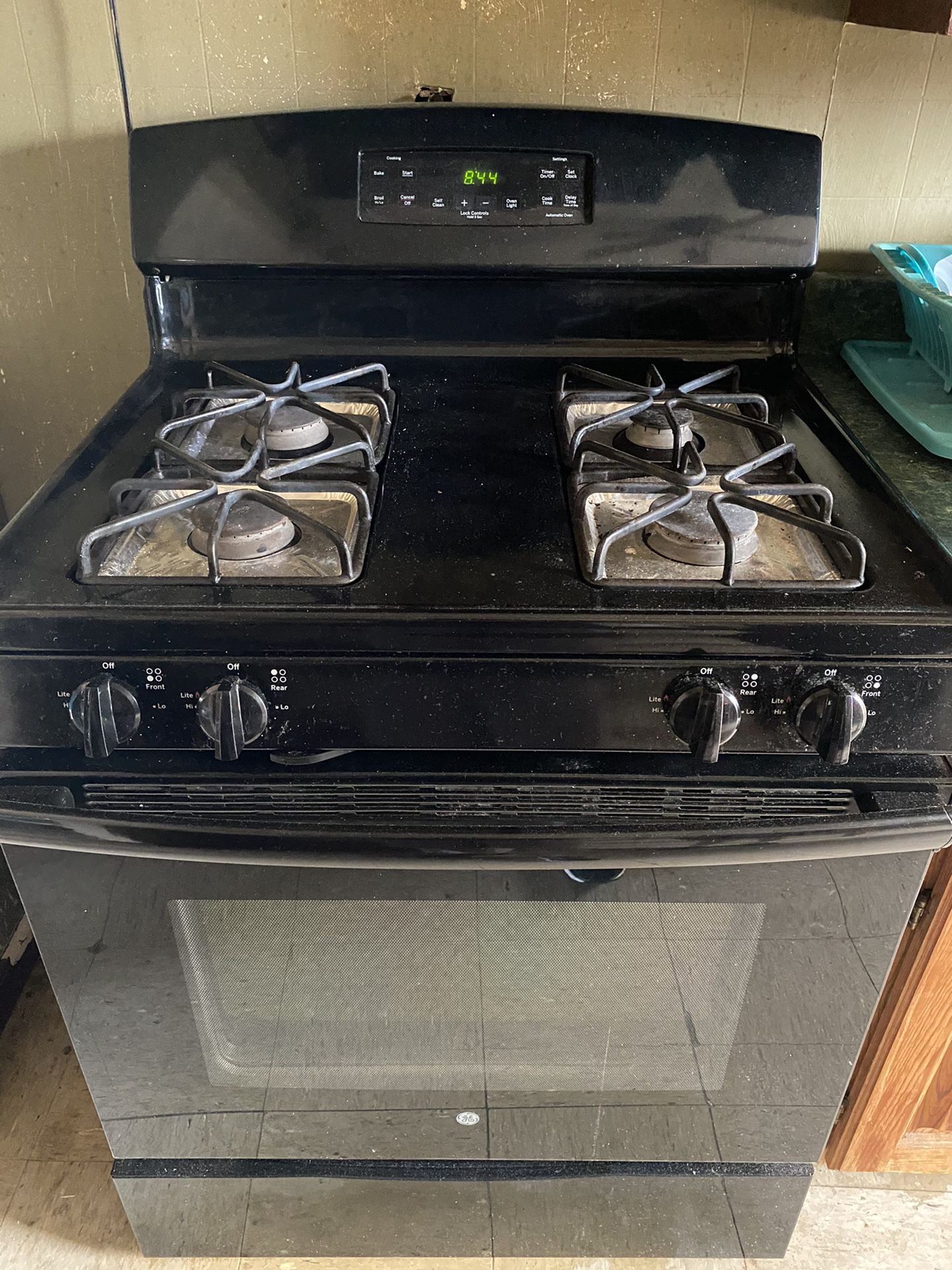 Gas Stove And Microwave 