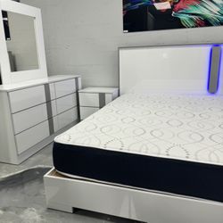 Brand New GLOSSY Bedroom Set with Mattress  / Juego de Cuarto Nuevo a Estrenar … Fast 🚚