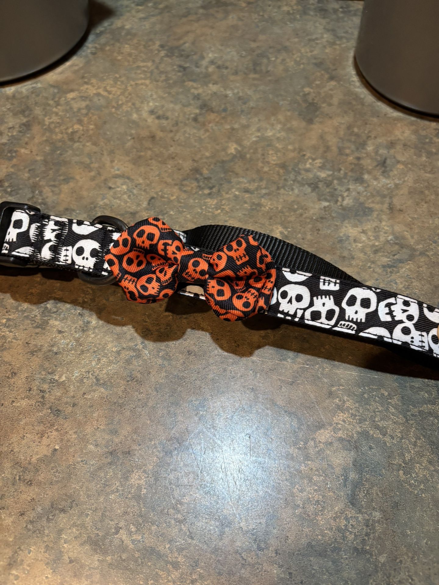 Dog’s Skull Collar With Bow. New. Large. Halloween