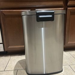 QUALIAZERO  STAINLESS STEEL TRASH CAN