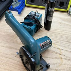 Makita Cordless Circular Saw with Charger And Battery