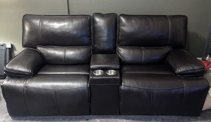Leather Recliner Loveseat!