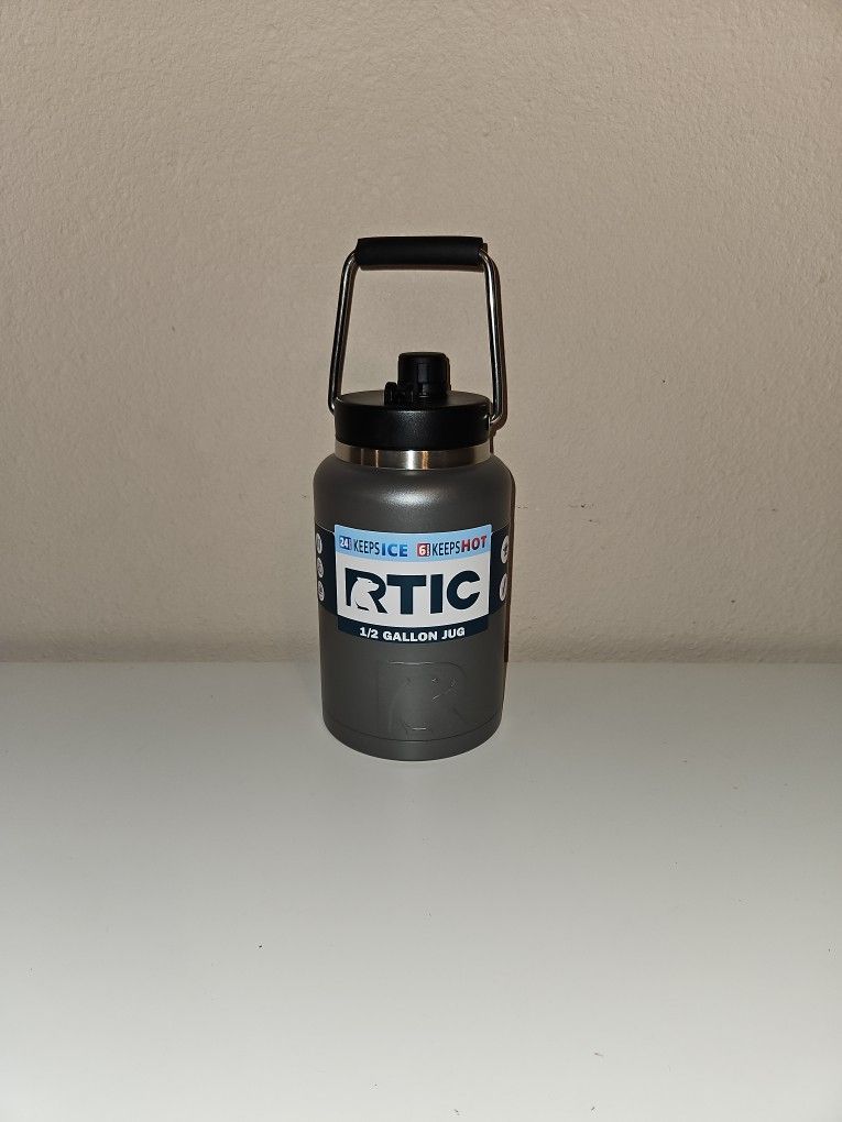 RTIC Jug 1 Gallon Graphite Matte Vacuum Insulated Large Water Bottle with  Handle for Sale in City Of Industry, CA - OfferUp