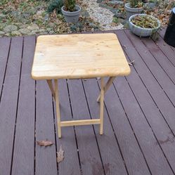 FREE: FOLDABLE TV DINNER TABLE