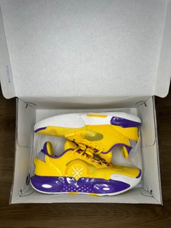 Basketball shoes