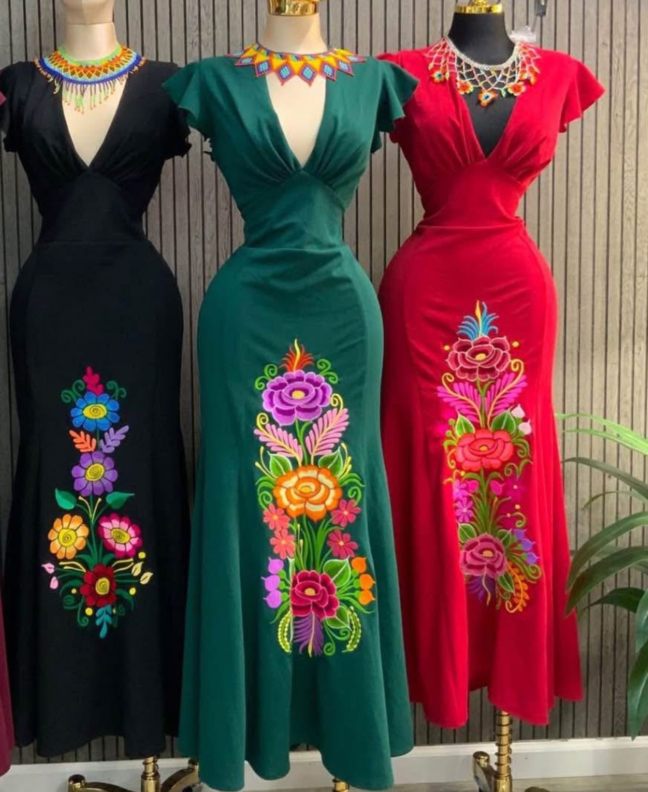 Vestidos Mexicanos Bordados ✨ Mexican Dresses & Blouses, Women & Girls ✨ ✨ Prices Vary - Precios Variados 