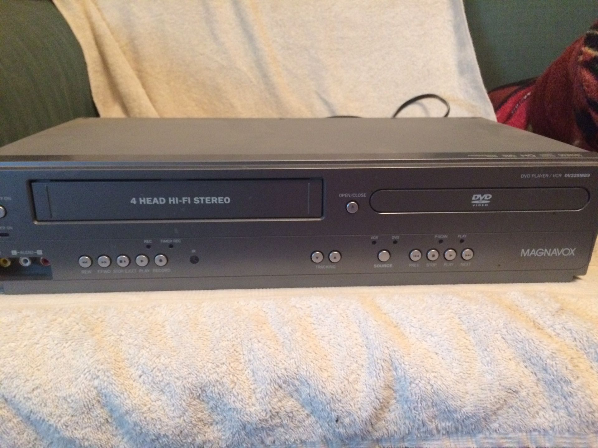 Magnavox DV225MG9 A DVD/VCR Player