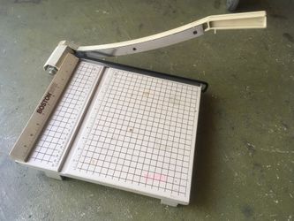 Paper cutter