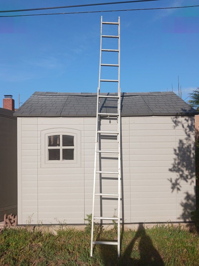 Extension Ladder 8ft To 13 Ft Fully Extended Must Pick Up In Simi Valley