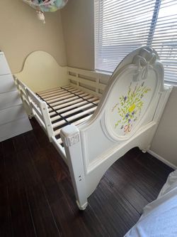 Twin size bed
