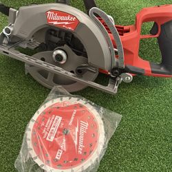 Milwaukee M18 Fuel Brushless 7-1/4” Circular Saw