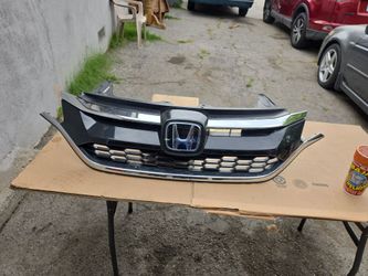 2015 TO 2016 HONDA CR-V FRONT UPPER GRILLE Assembly 71121-T1W-A01 *SCRATCHES OEM USED