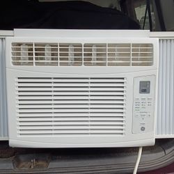 6000 BTU Window Unit Works Great 